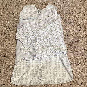 Halo Swaddle in Light Gray Pattern